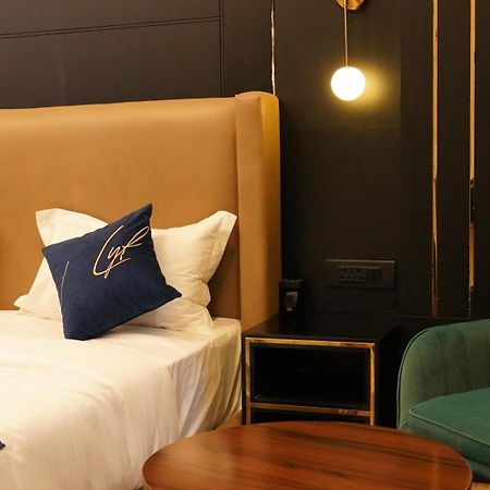 Aquila Grand Suites - Noida Sector 136 Exteriör bild