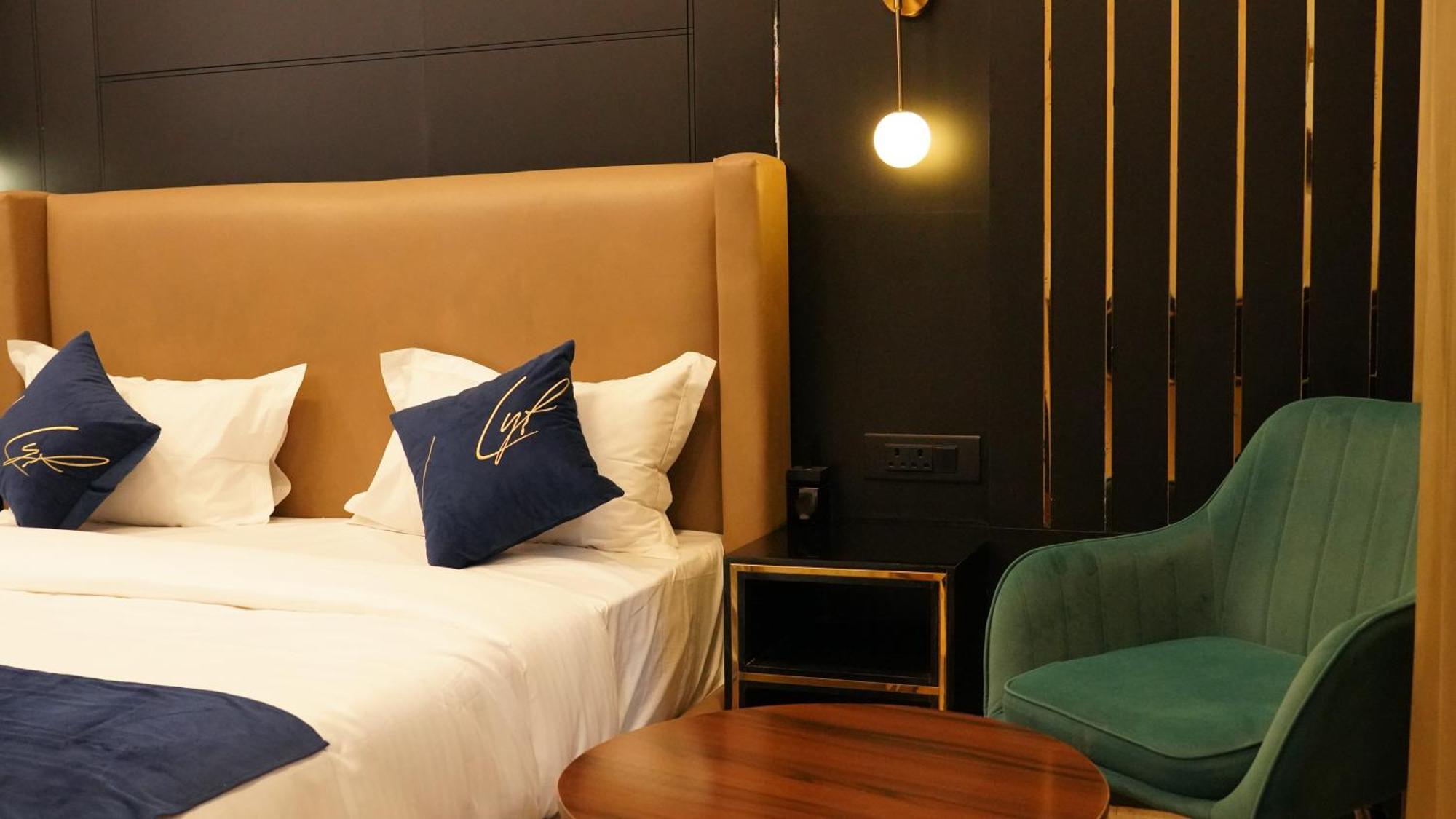 Aquila Grand Suites - Noida Sector 136 Exteriör bild