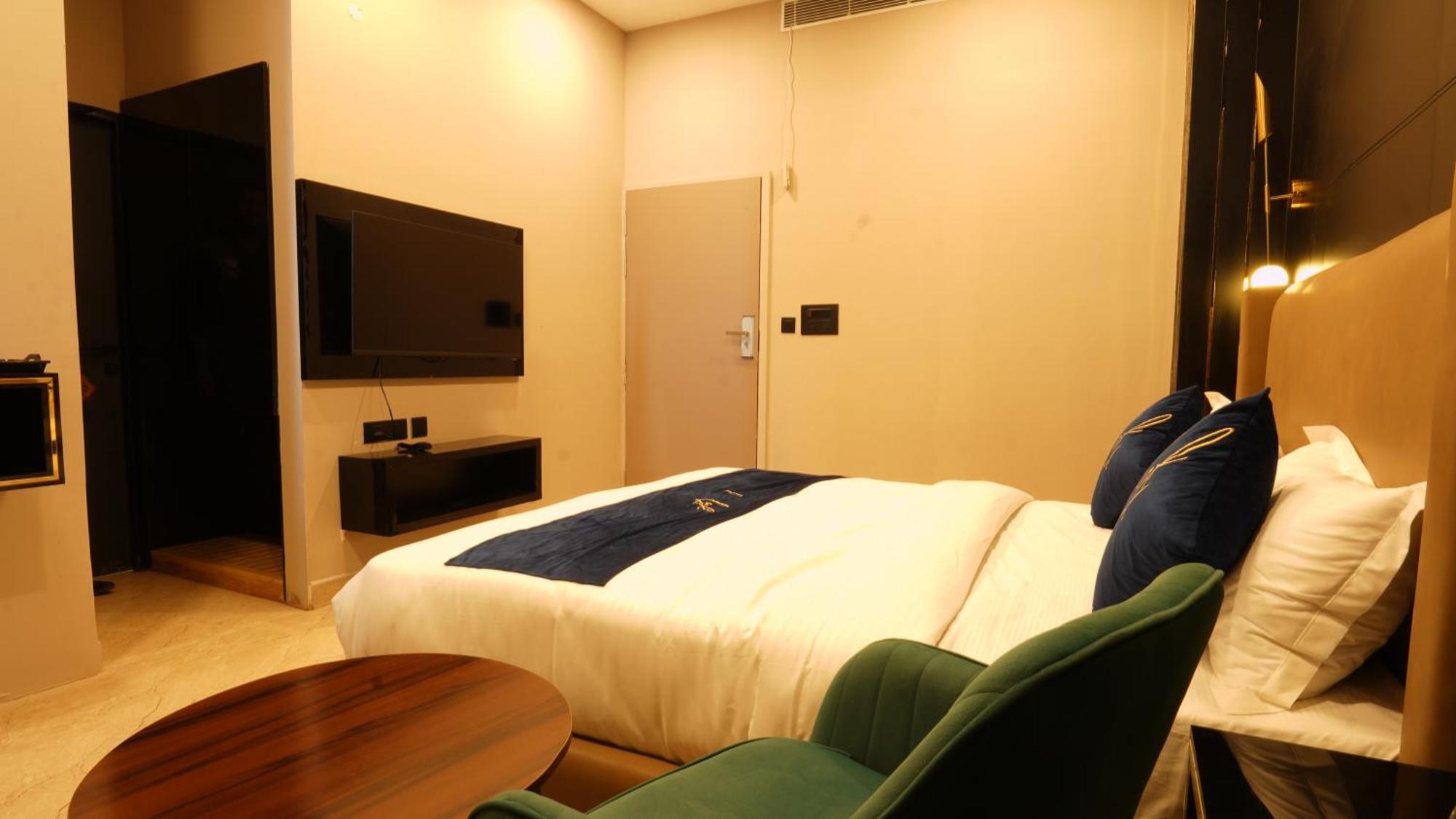 Aquila Grand Suites - Noida Sector 136 Exteriör bild
