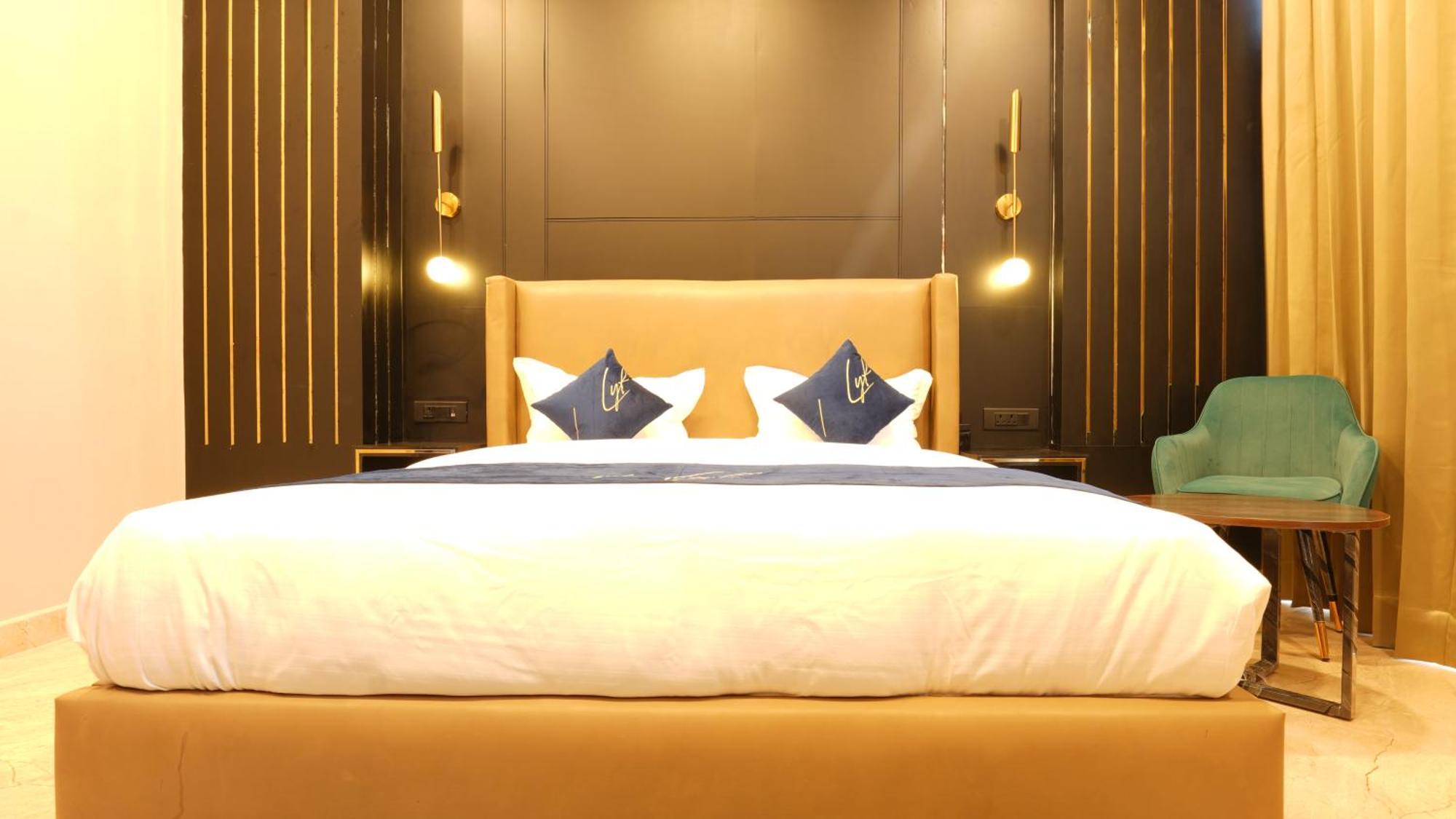 Aquila Grand Suites - Noida Sector 136 Exteriör bild