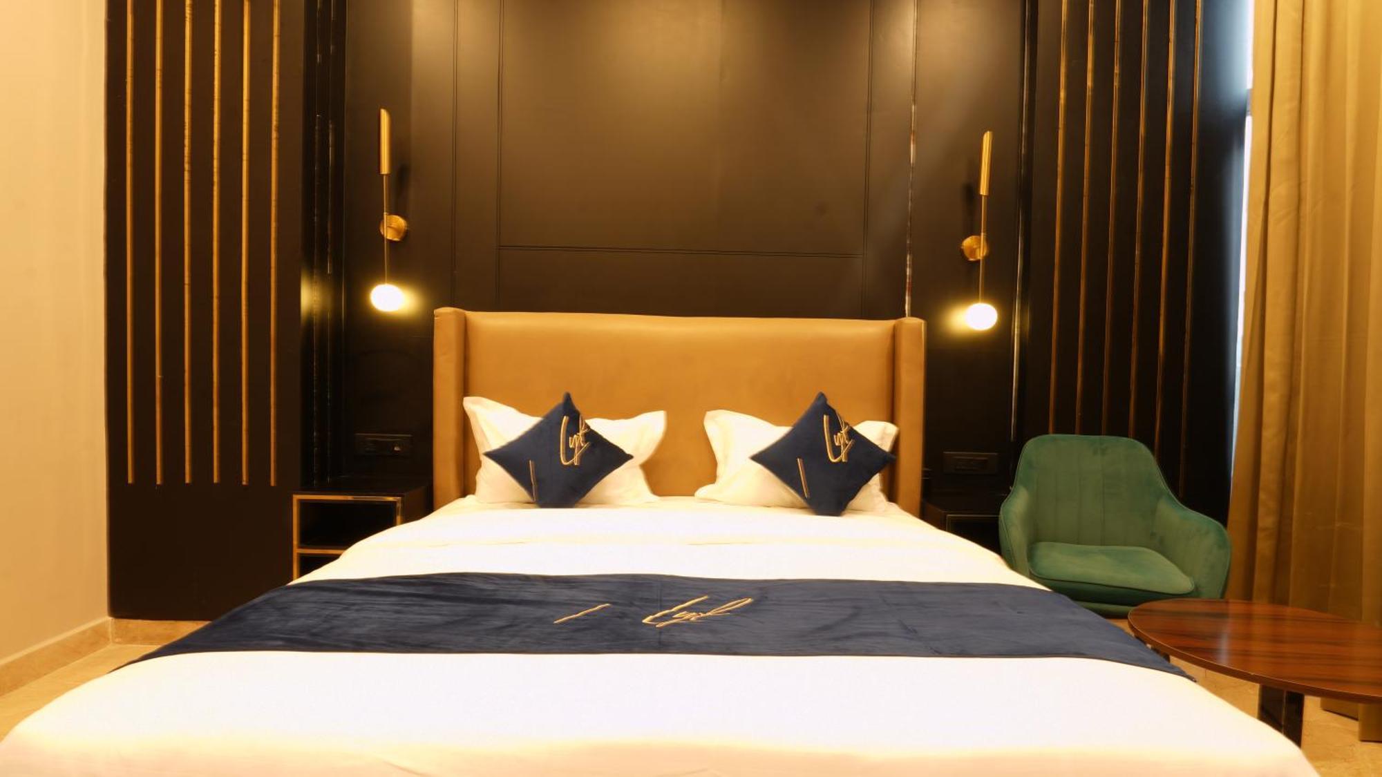 Aquila Grand Suites - Noida Sector 136 Exteriör bild