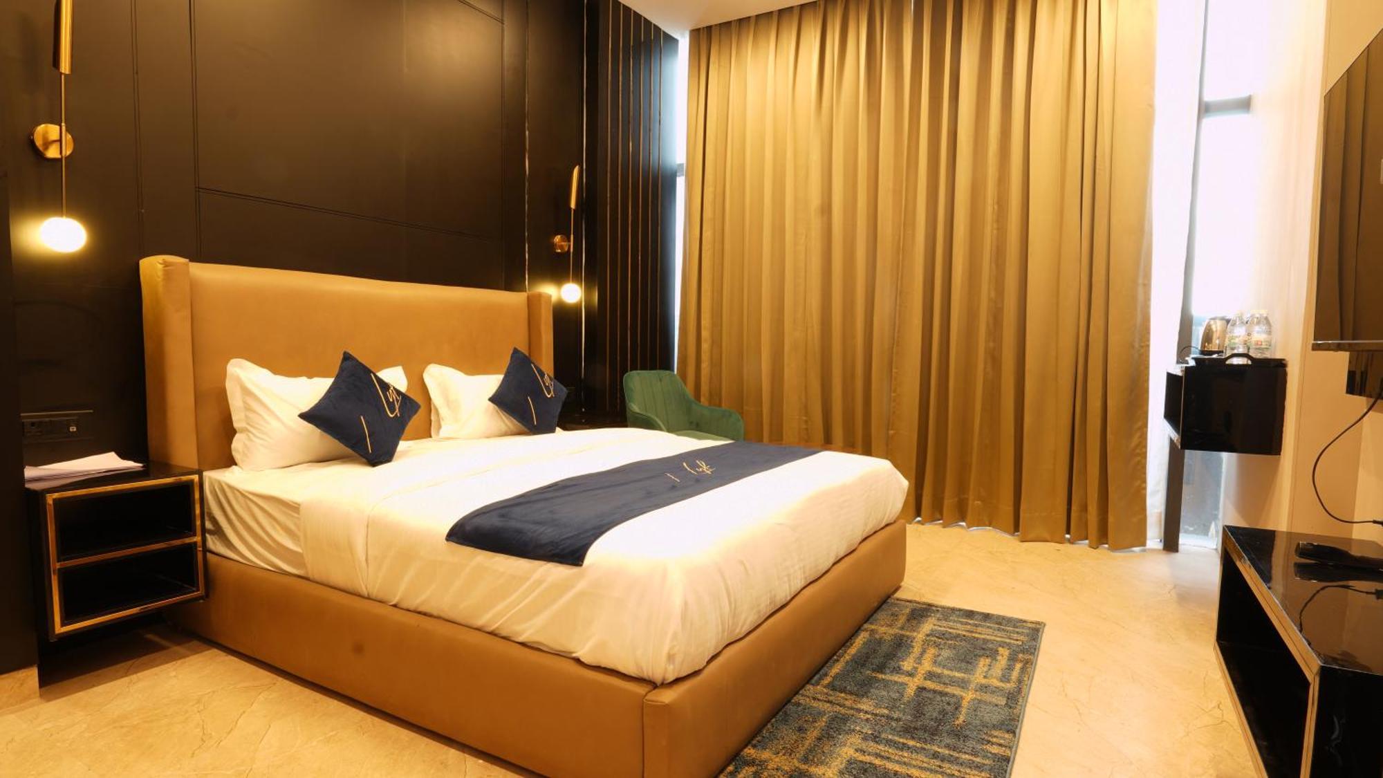 Aquila Grand Suites - Noida Sector 136 Exteriör bild