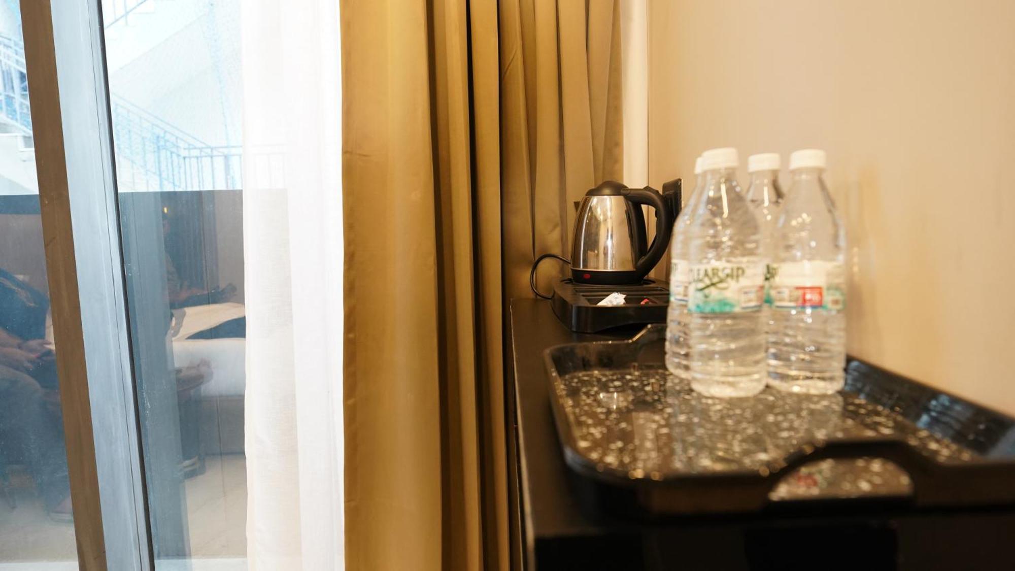 Aquila Grand Suites - Noida Sector 136 Exteriör bild