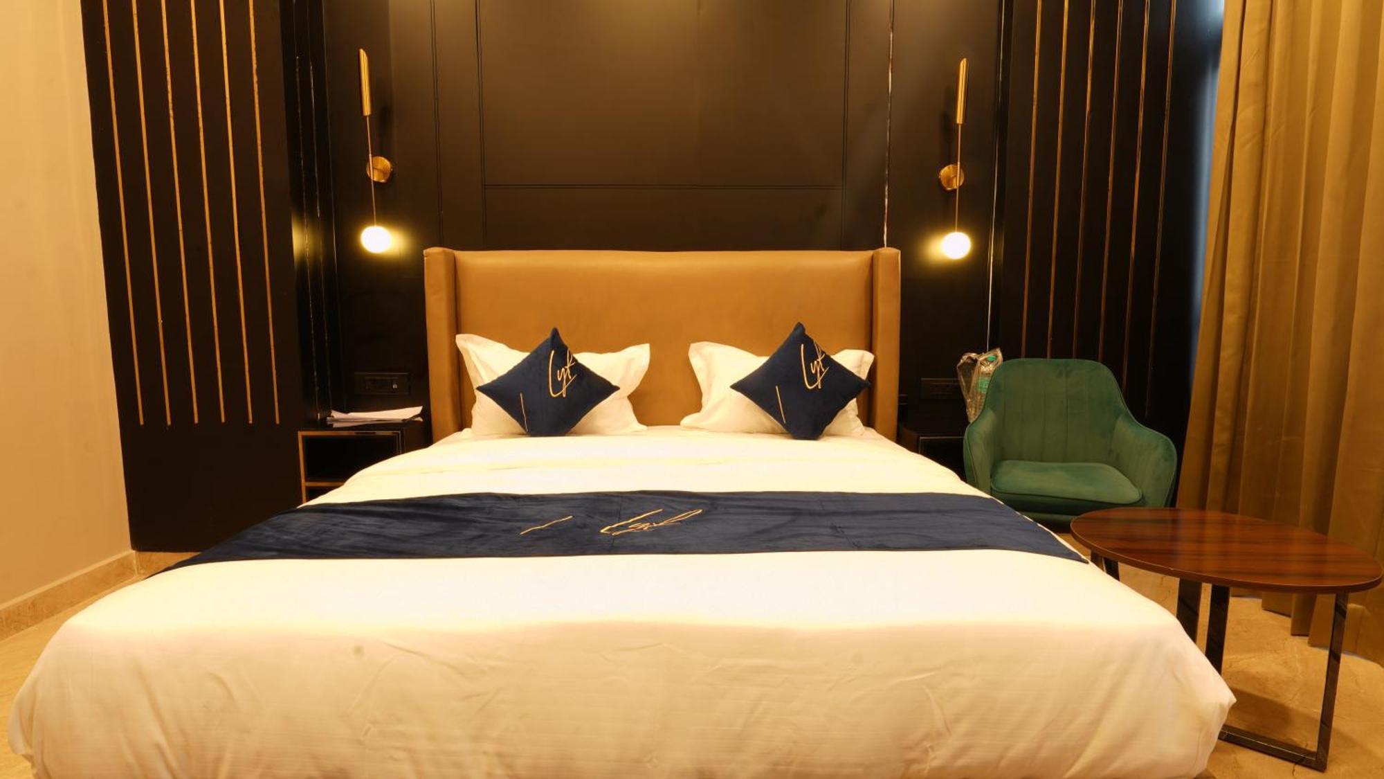 Aquila Grand Suites - Noida Sector 136 Exteriör bild