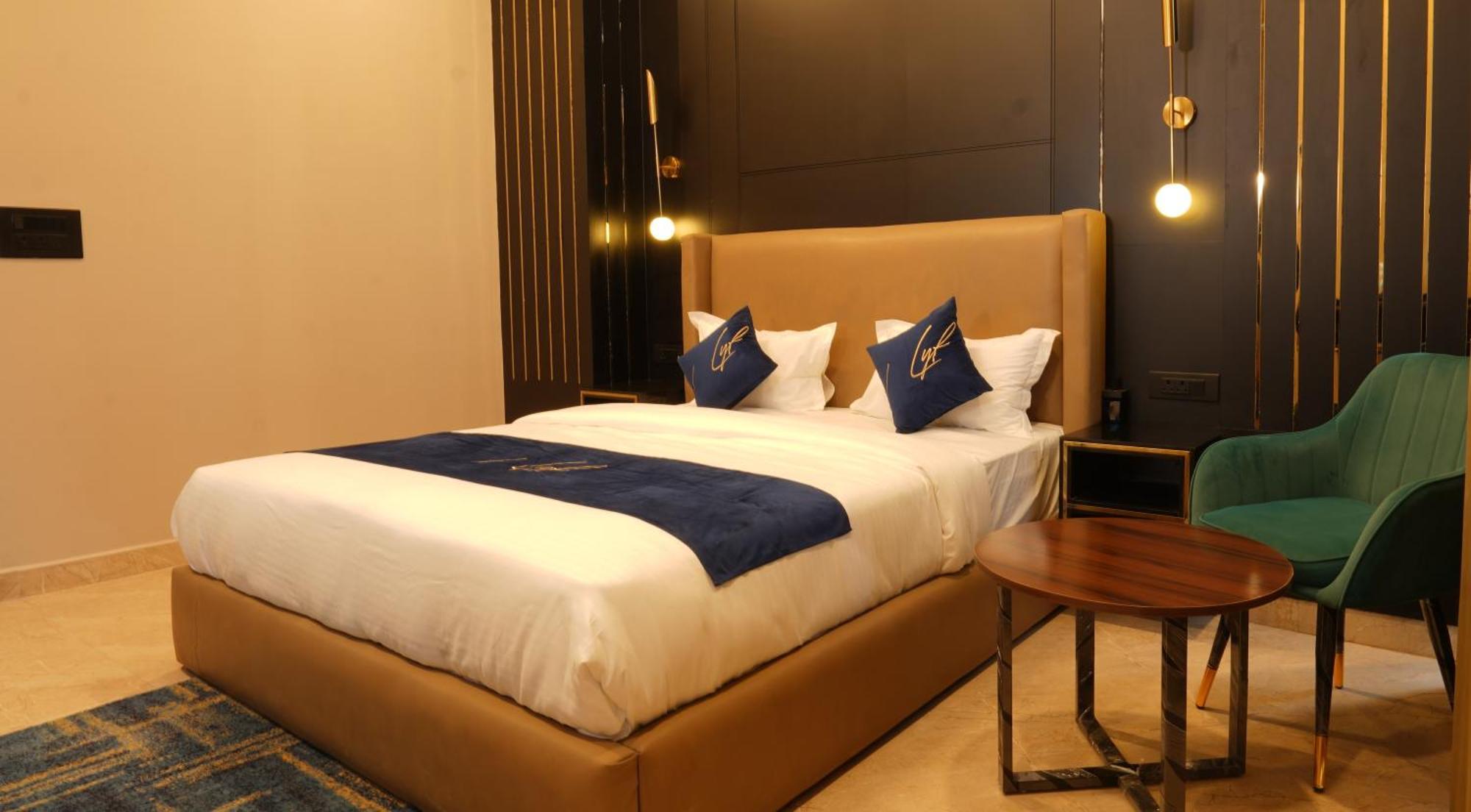 Aquila Grand Suites - Noida Sector 136 Exteriör bild