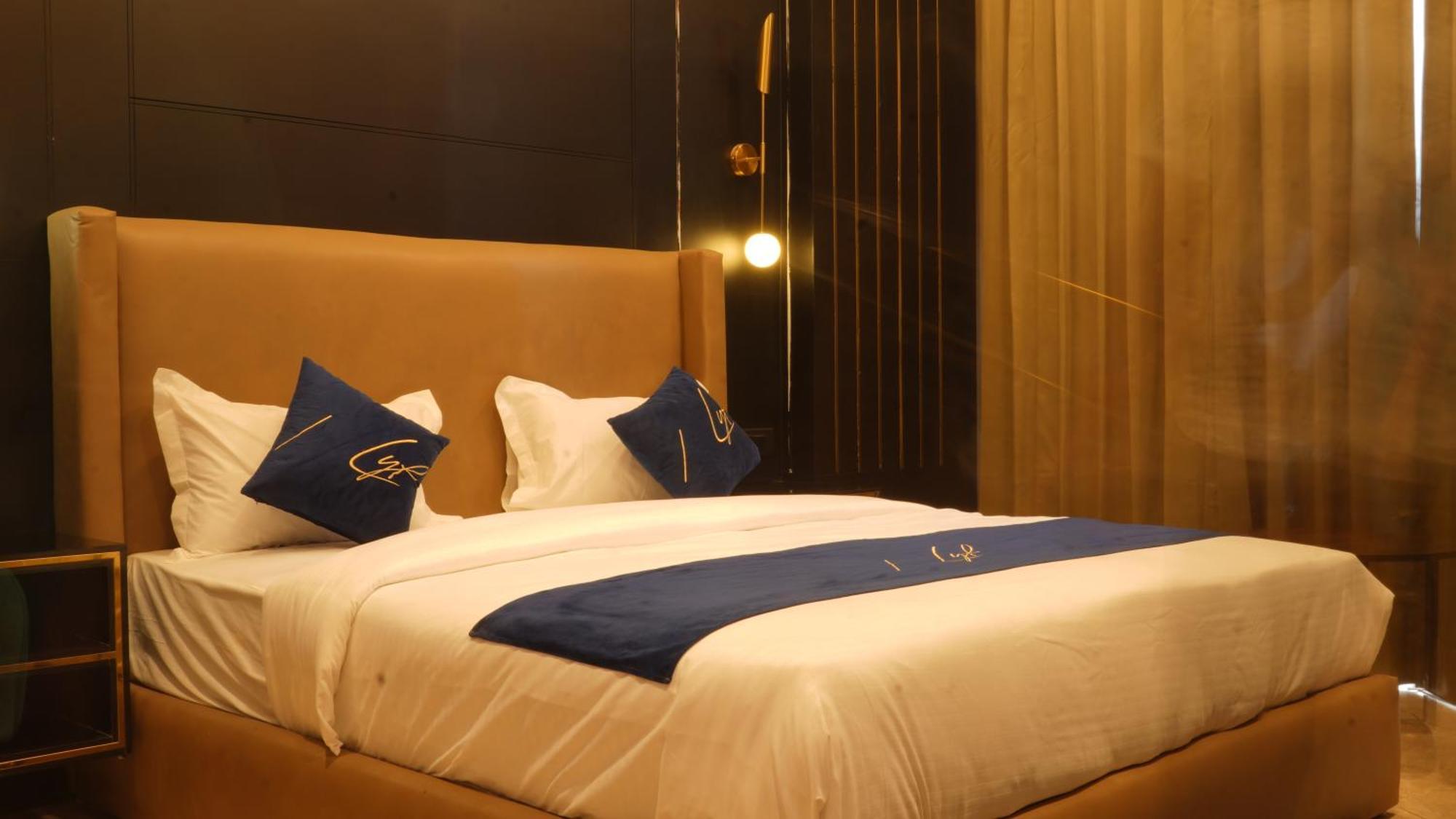 Aquila Grand Suites - Noida Sector 136 Exteriör bild