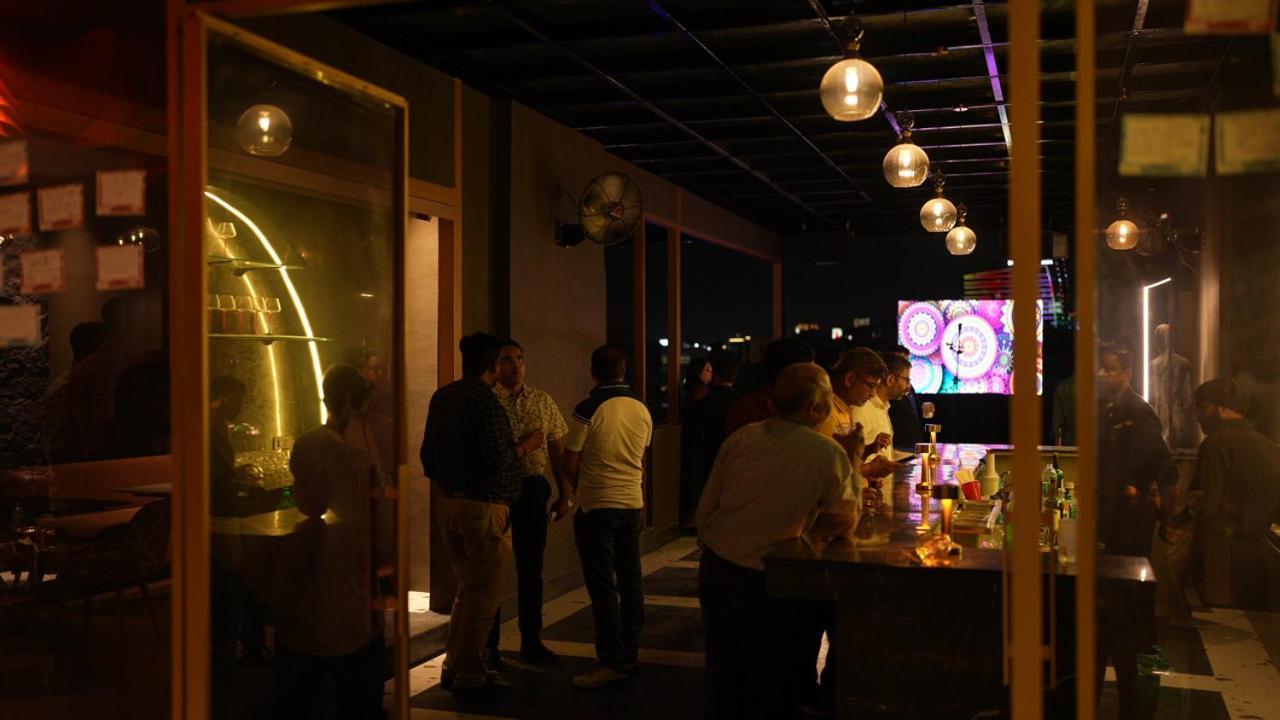 Aquila Grand Suites - Noida Sector 136 Exteriör bild