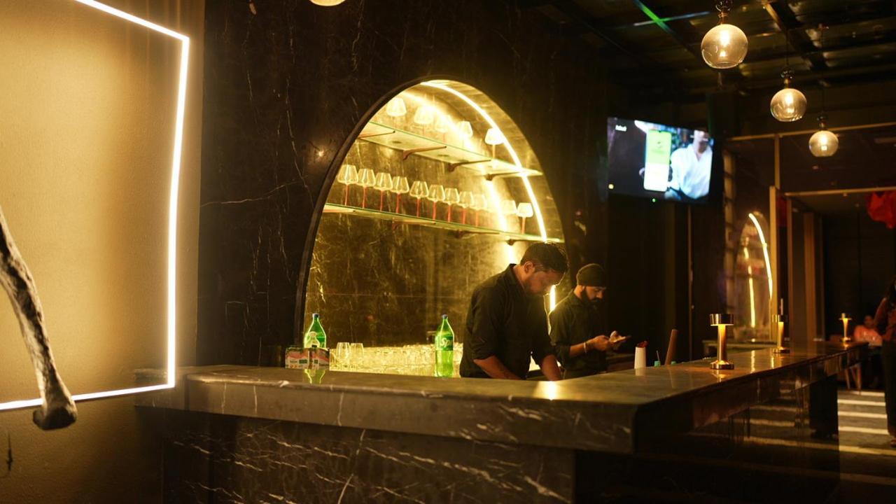 Aquila Grand Suites - Noida Sector 136 Exteriör bild