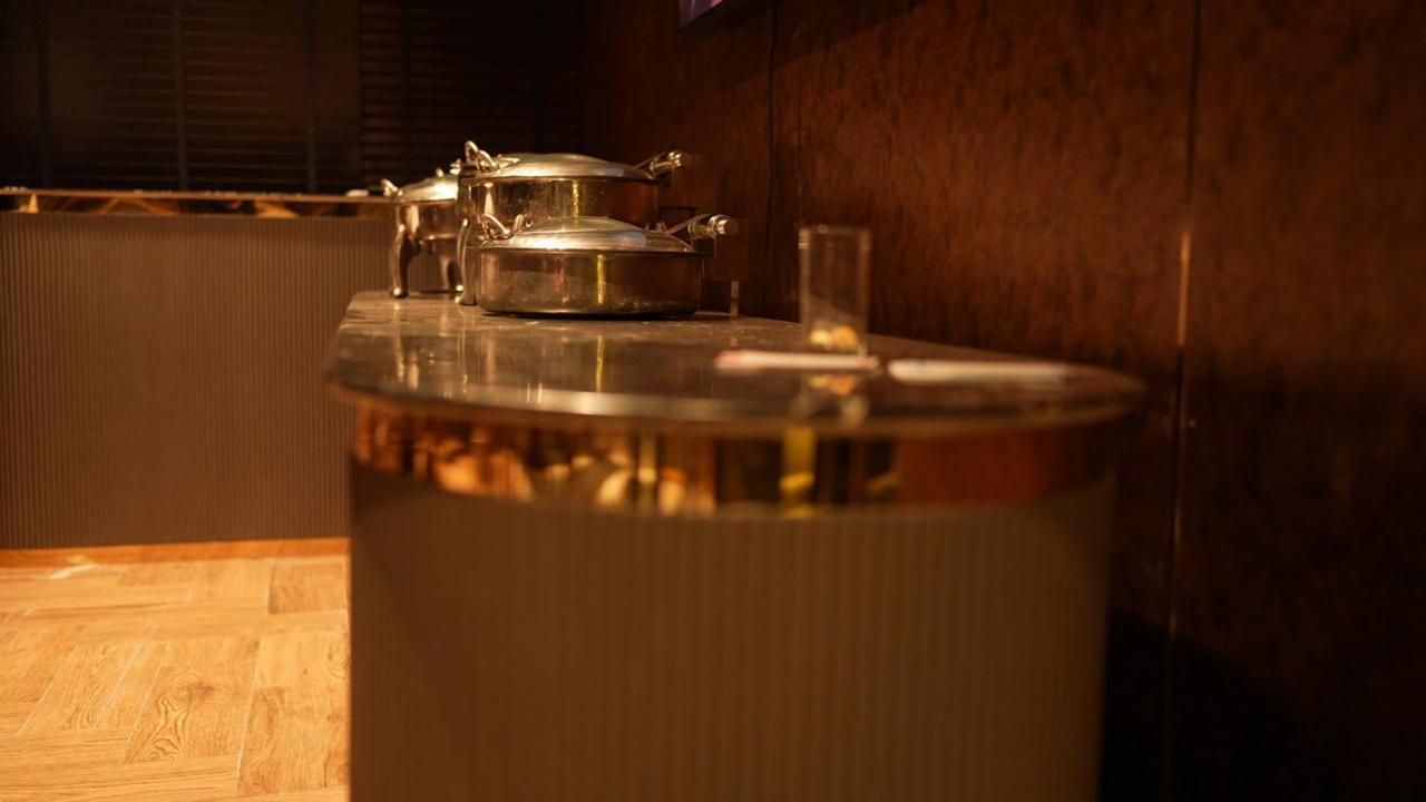 Aquila Grand Suites - Noida Sector 136 Exteriör bild