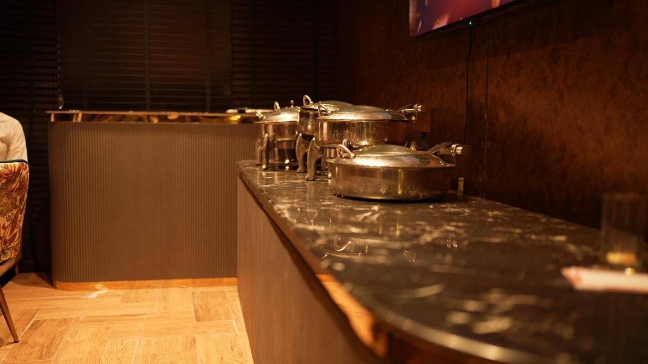 Aquila Grand Suites - Noida Sector 136 Exteriör bild